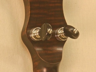 seeders-instruments-027-longneck-tubaphone-14